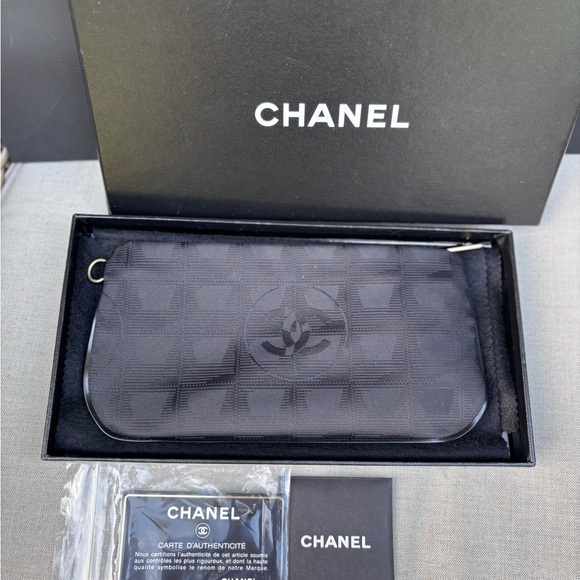 Authentic CHANEL BLACK nylon sport line clutch pouch NEW - Picture 7 of 12